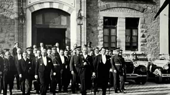 Cumhuriyet Bayramı 29 Ekim 102 Yıl Türkiye Cumhuriyeti Mustafa Kemal Atatürk Hukuk Devleti eşit yurttaşlık özgür çağdaş avukat hukuk bürosu